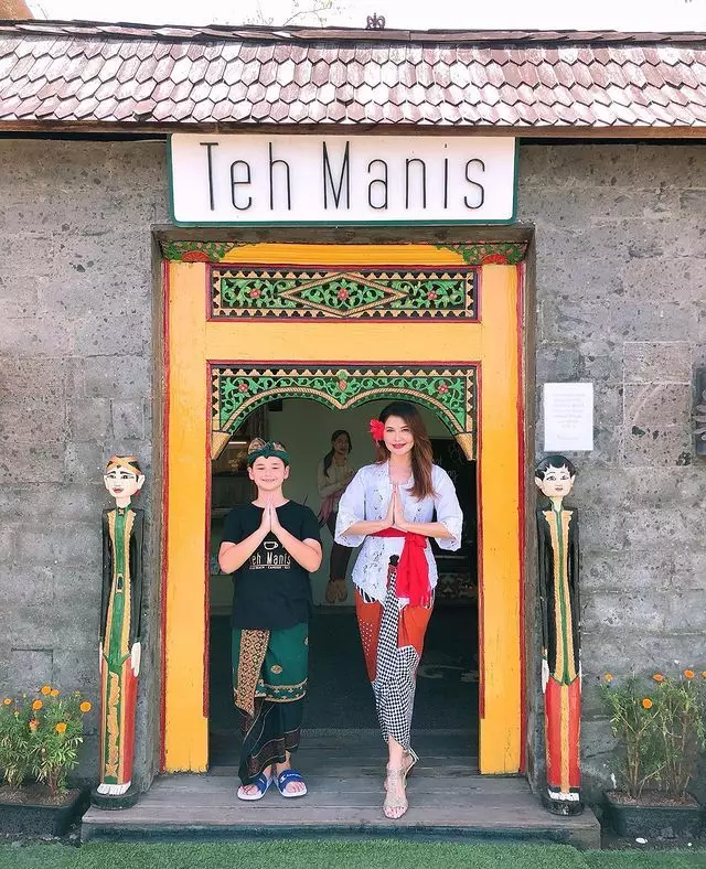 Seleb pakai baju adat Bali 2021 © 2021 brilio.net