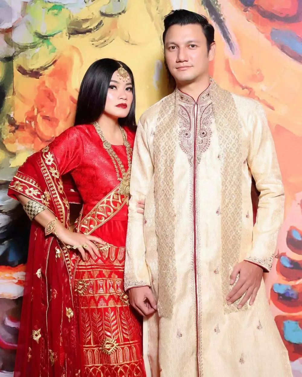 Titi Kamal & Christian Sugiono saat kondangan © 2021 brilio.net