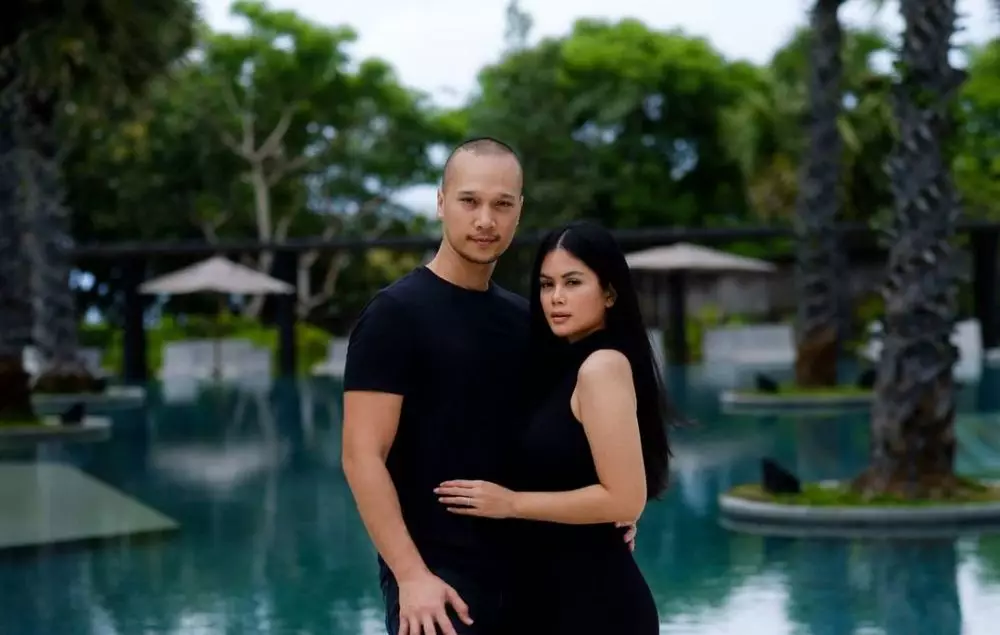 Seleb ganteng punya pasangan dokter © Instagram Seleb ganteng punya pasangan dokter © Instagram