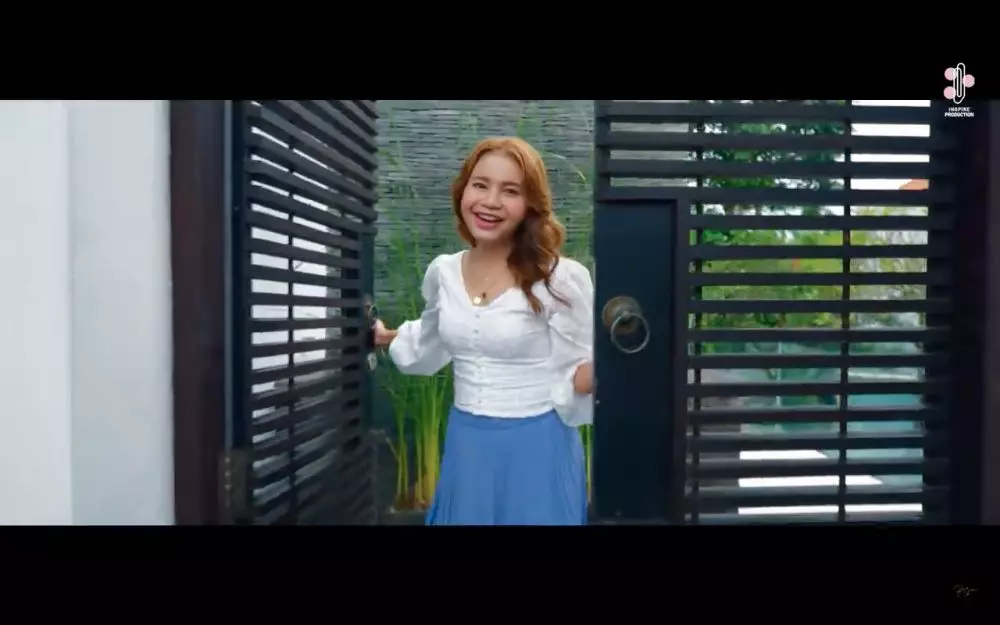 Penampakan vila Rossa di Bali YouTube Penampakan vila Rossa di Bali YouTube