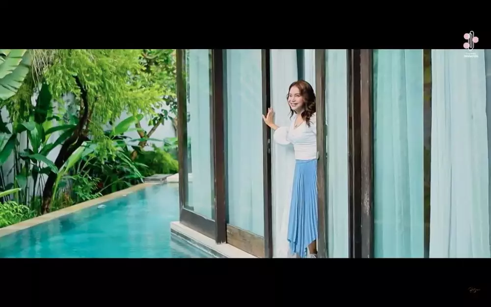 Penampakan vila Rossa di Bali YouTube Penampakan vila Rossa di Bali YouTube