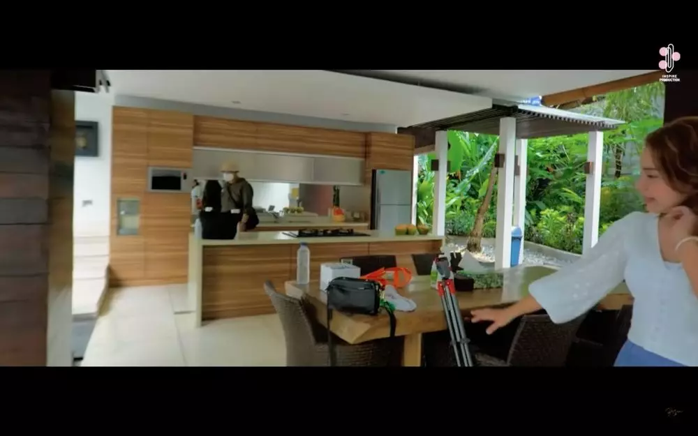 Penampakan vila Rossa di Bali YouTube Penampakan vila Rossa di Bali YouTube