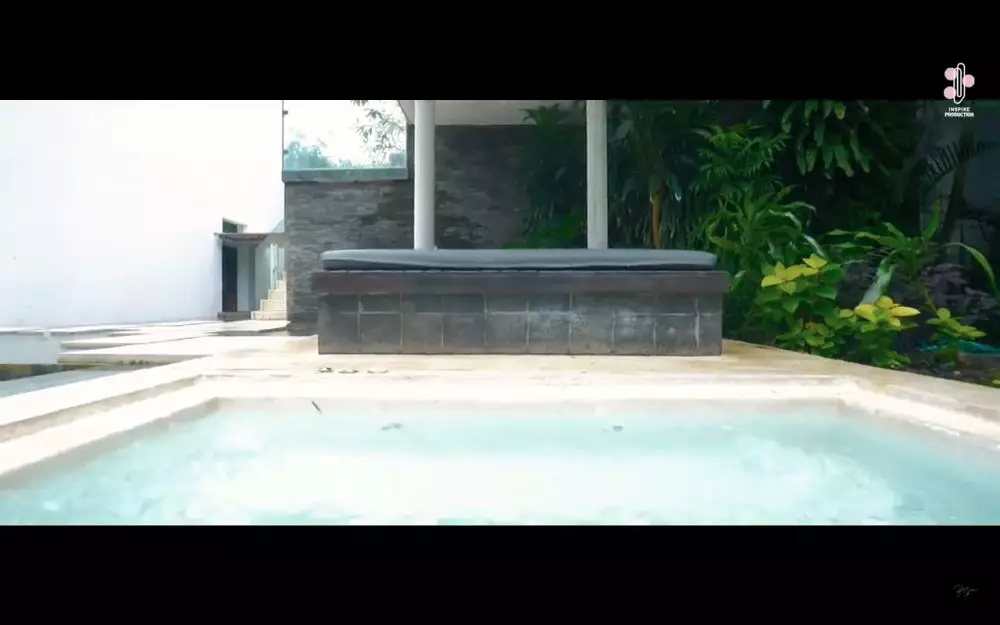 Penampakan vila Rossa di Bali YouTube Penampakan vila Rossa di Bali YouTube