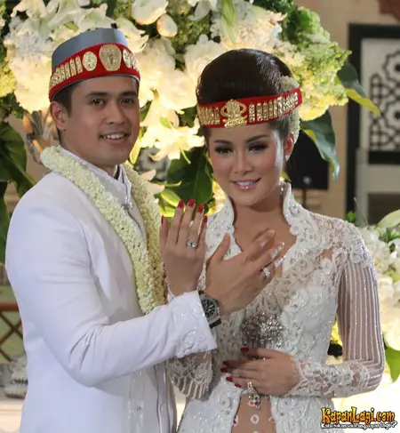 Seleb siarkan prosesi pernikahan secara live © 2021 brilio.net