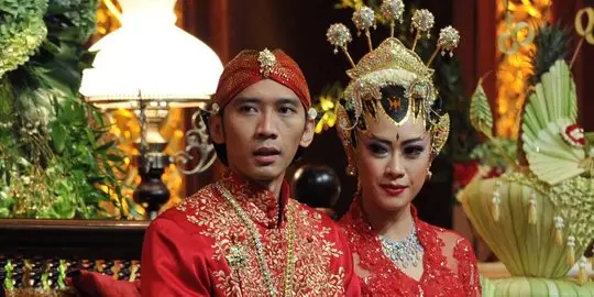 Seleb siarkan prosesi pernikahan secara live © 2021 brilio.net