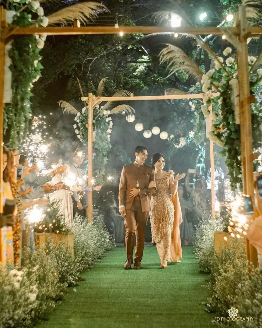 dekorasi lamaran seleb © 2021 brilio.net dekorasi lamaran seleb © 2021 brilio.net