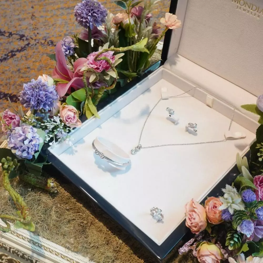 cincin Aurel Hermansyah © 2021 brilio.net