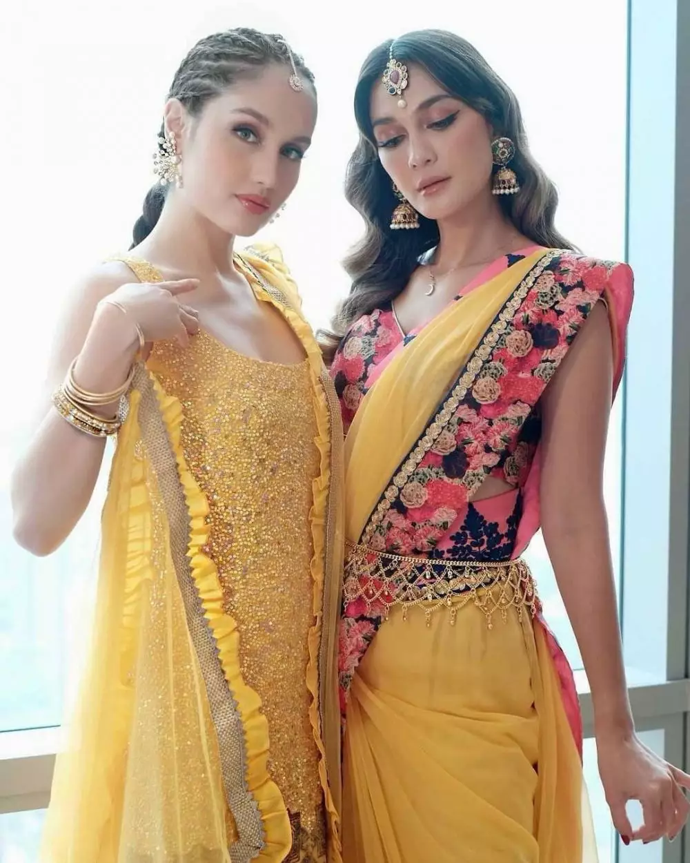 penampilan Luna Maya & Cinta Laura jadi sorotan Instagram penampilan Luna Maya & Cinta Laura jadi sorotan Instagram