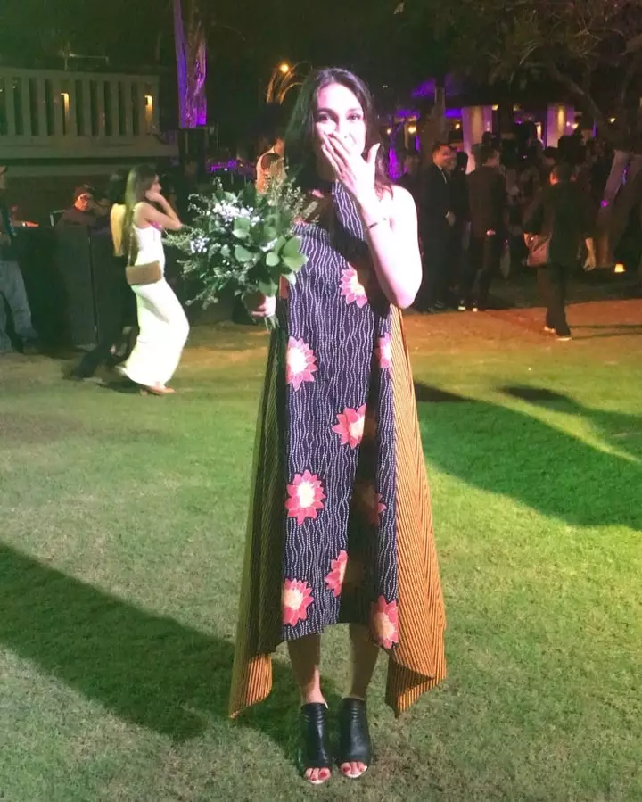 Gaya Luna Maya saat kondangan © Instagram