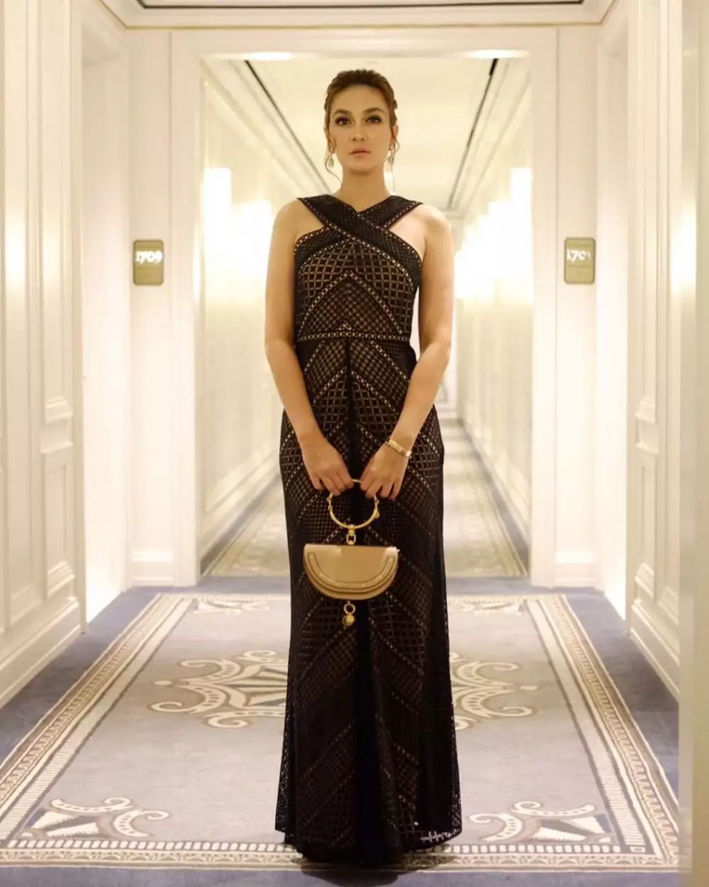 Gaya Luna Maya saat kondangan © Instagram