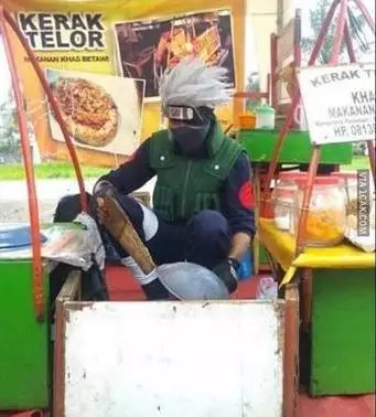 pedagang gunakan kostum nyentrik Berbagai sumber