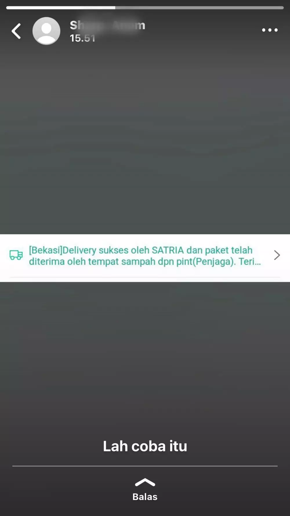 Momen terima paket © berbagai sumber