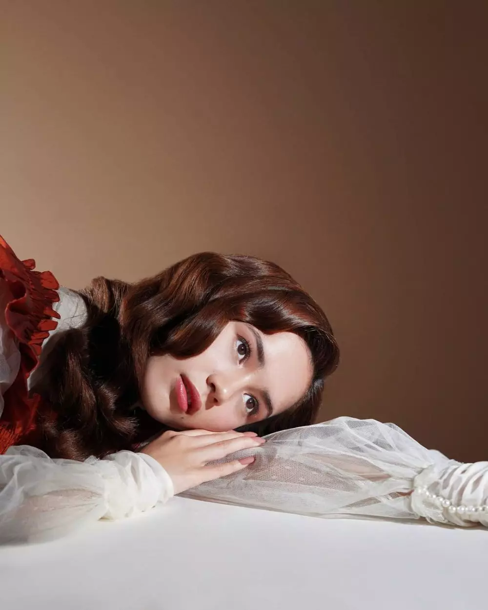 Gaya pemotretan Beby Tsabina bak noni Belanda Instagram © 2021 brilio.net Gaya pemotretan Beby Tsabina bak noni Belanda Instagram © 2021 brilio.net