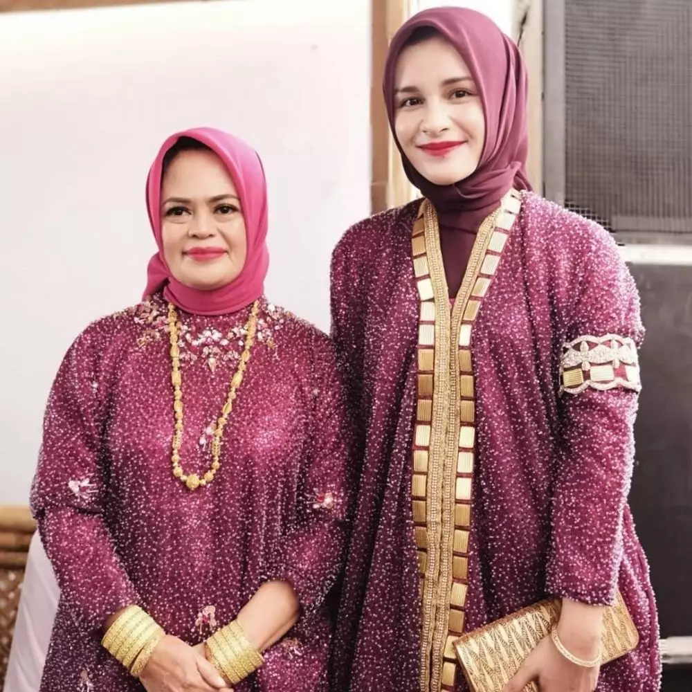 Gaya seleb istri pejabat saat kunjungan kerja © Instagram Gaya seleb istri pejabat saat kunjungan kerja © Instagram