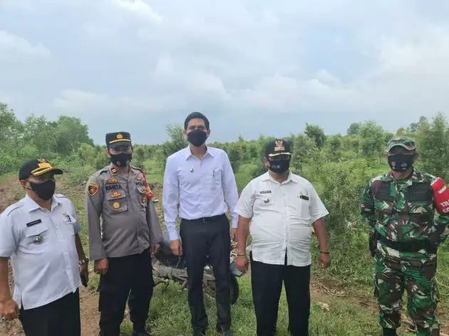 Lucky Hakim pakai seragam dinas © 2021 brilio.net