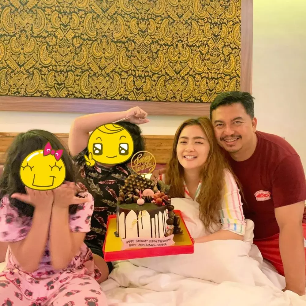 Potret harmonis seleb dan suami dokter © Instagram Potret harmonis seleb dan suami dokter © Instagram