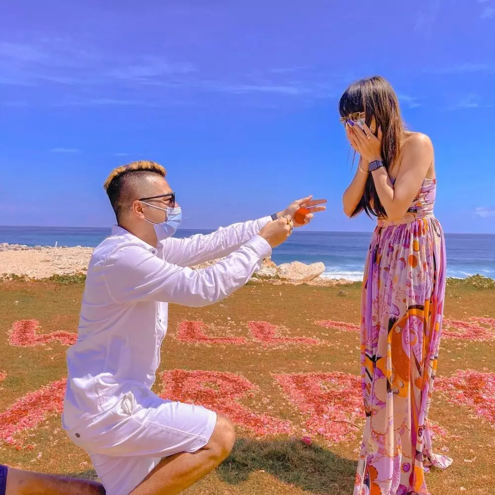 momen eva bellisima dilamar di helikopter © Instagram