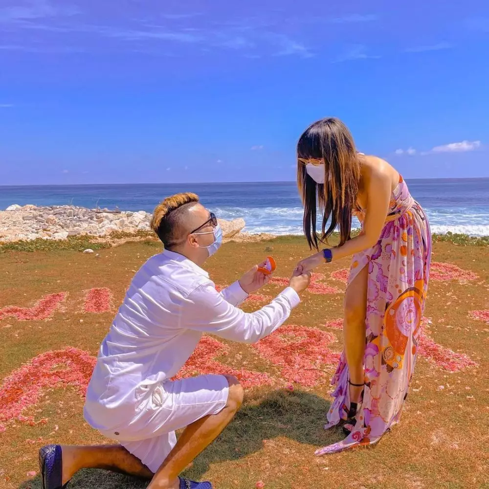 momen eva bellisima dilamar di helikopter © Instagram