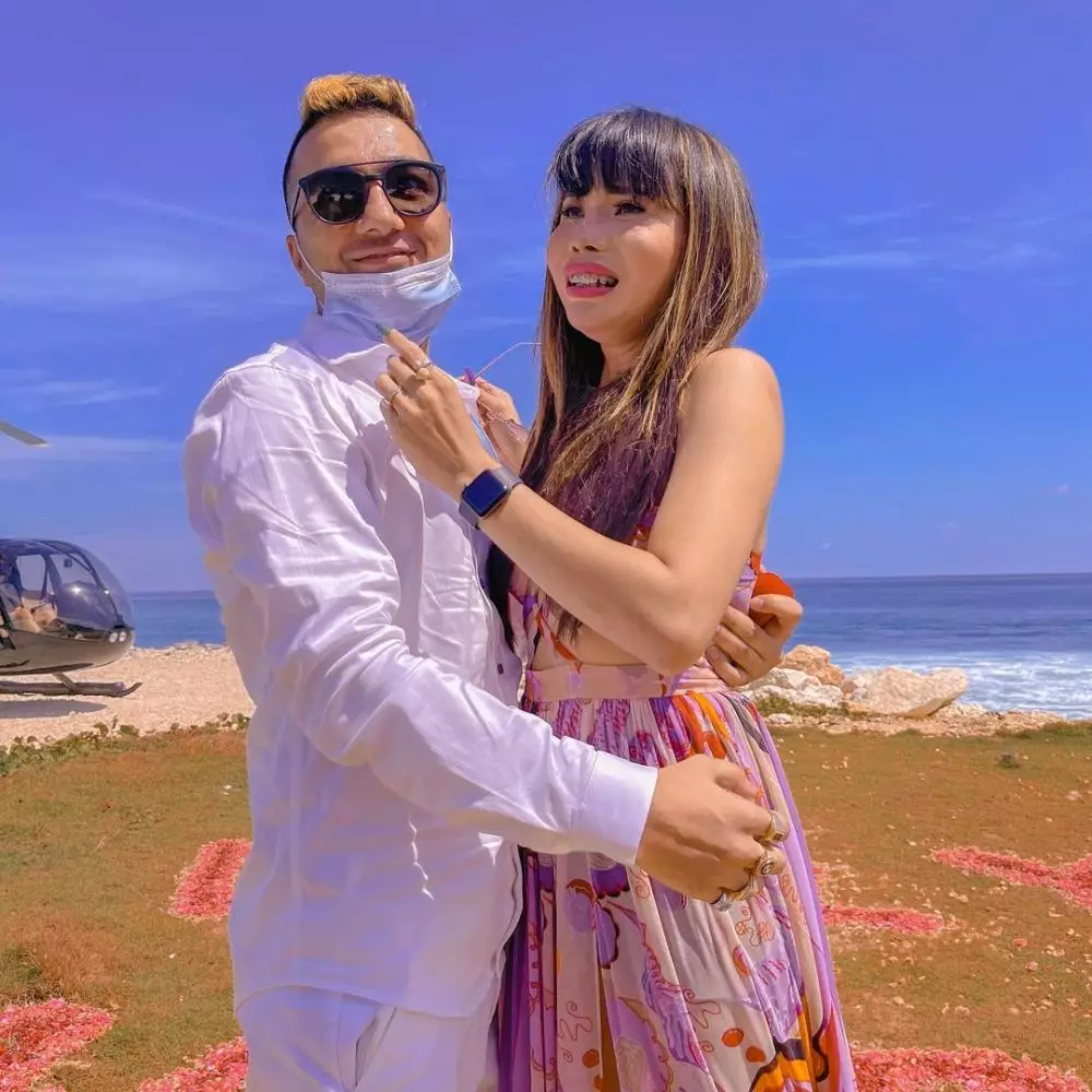 momen eva bellisima dilamar di helikopter © Instagram