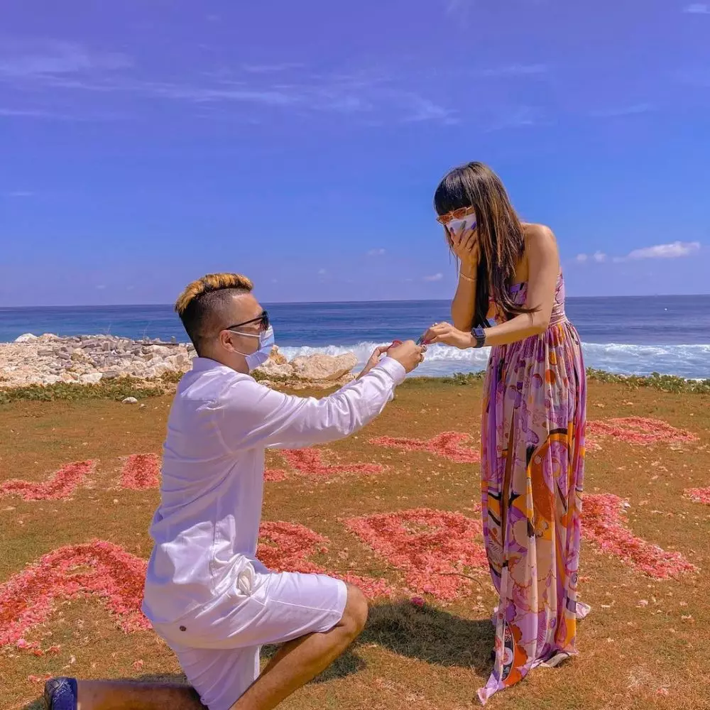 momen eva bellisima dilamar di helikopter © Instagram