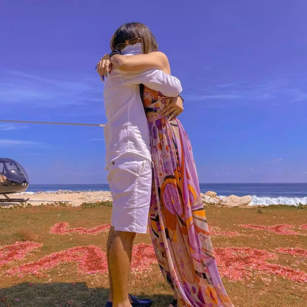 momen eva bellisima dilamar di helikopter © Instagram