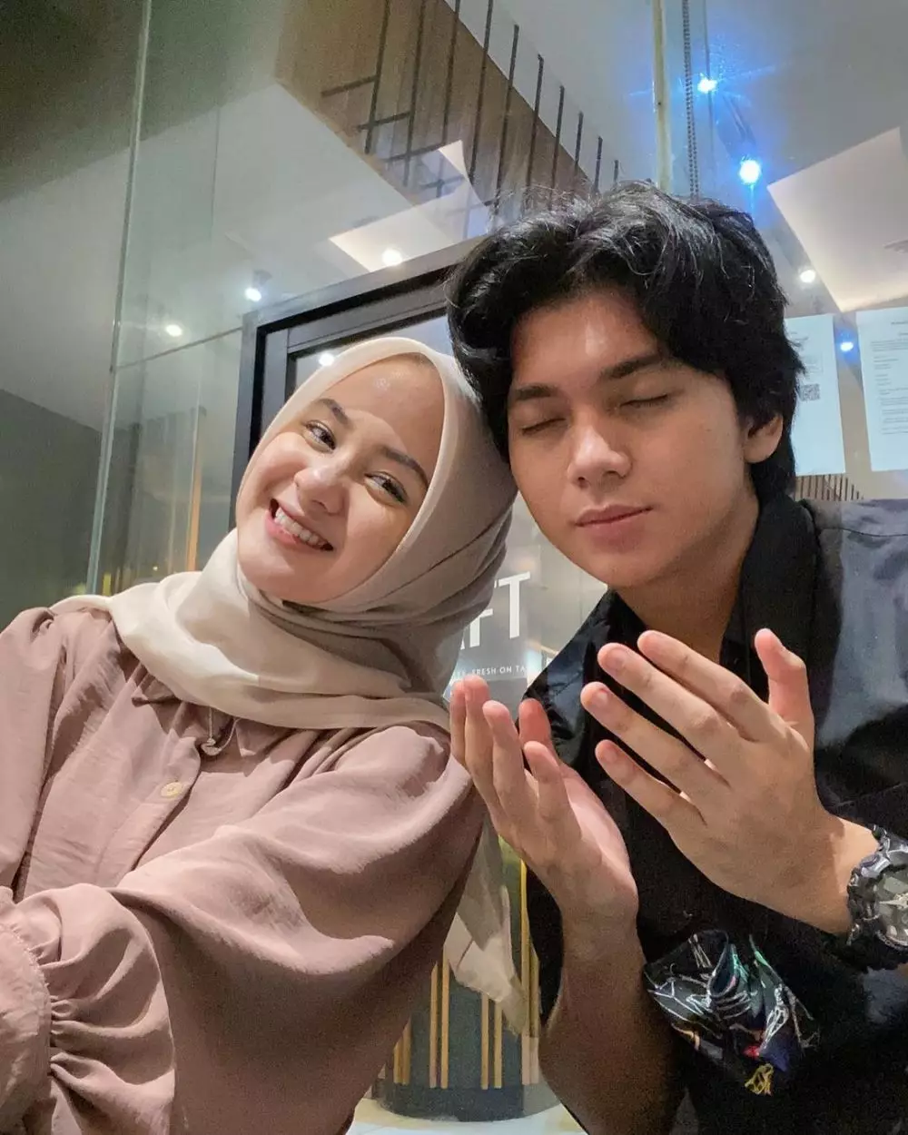 potret Ajil Ditto dengan pacar baru © 2021 brilio.net