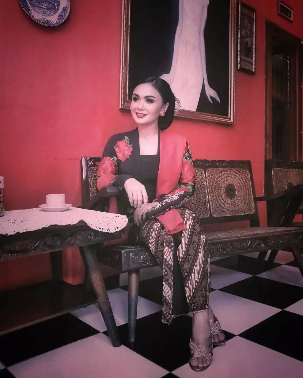 Yuni Shara kenakan kebaya klasik © Instagram Yuni Shara kenakan kebaya klasik © Instagram