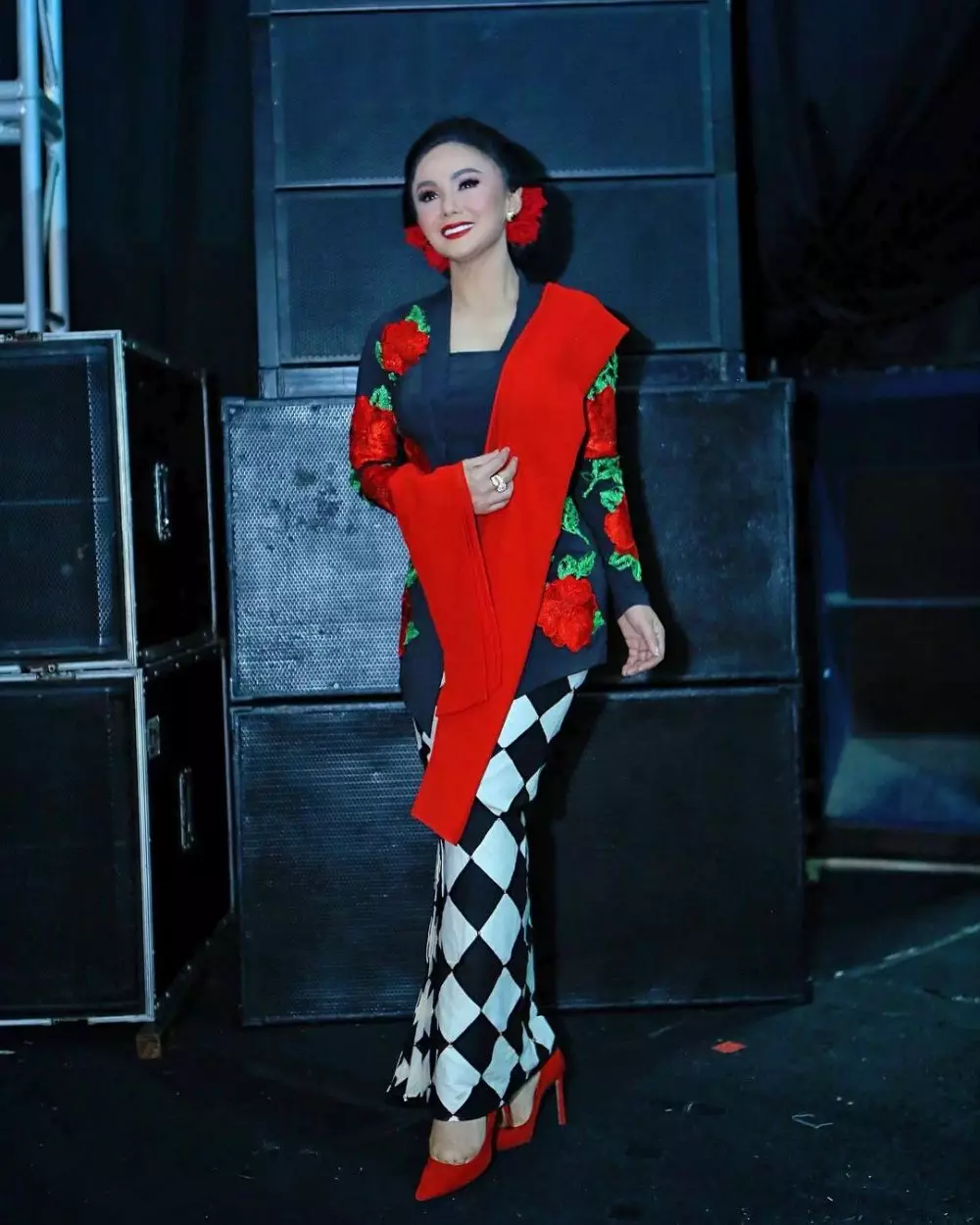 Yuni Shara kenakan kebaya klasik © Instagram Yuni Shara kenakan kebaya klasik © Instagram