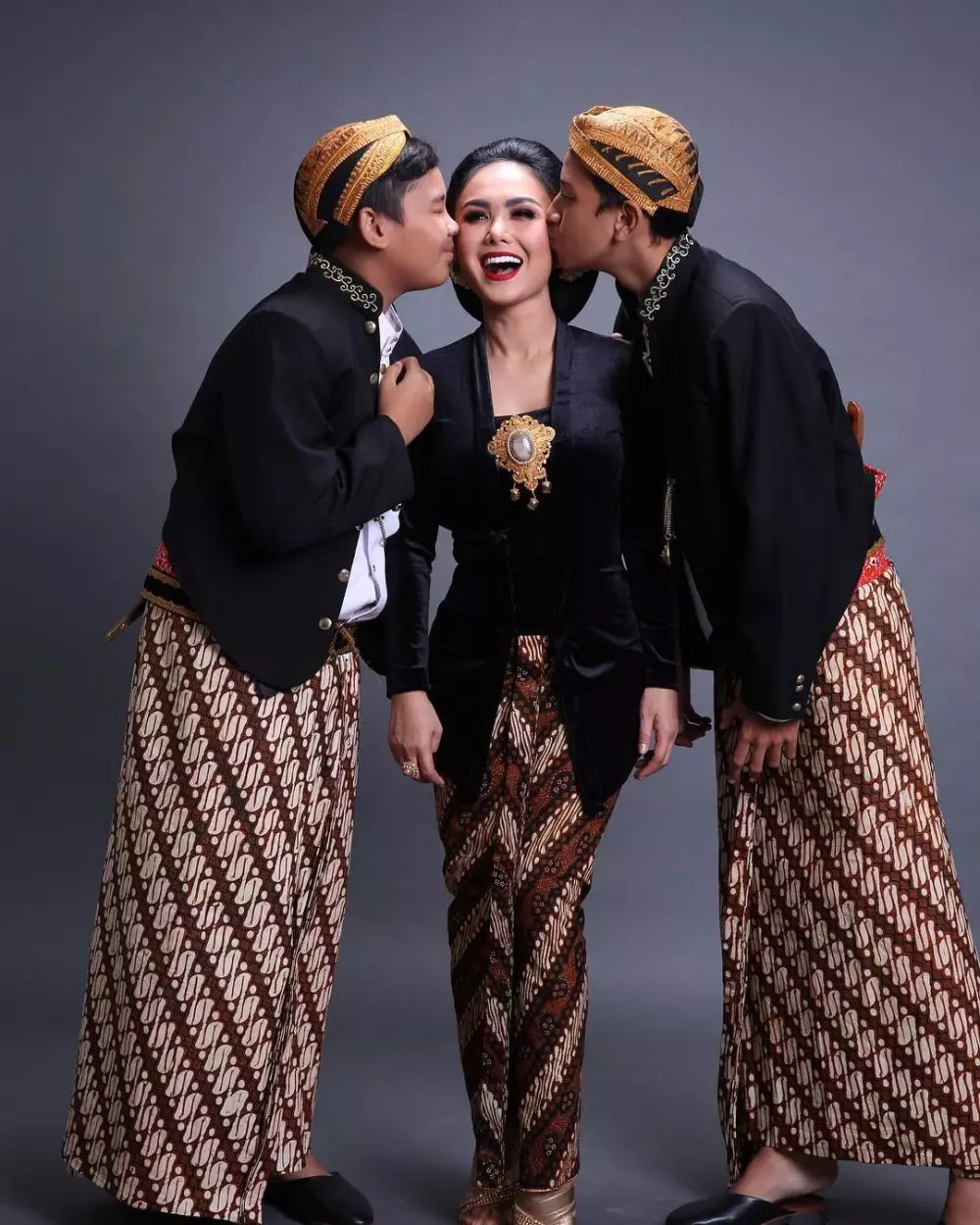 Yuni Shara kenakan kebaya klasik © Instagram Yuni Shara kenakan kebaya klasik © Instagram