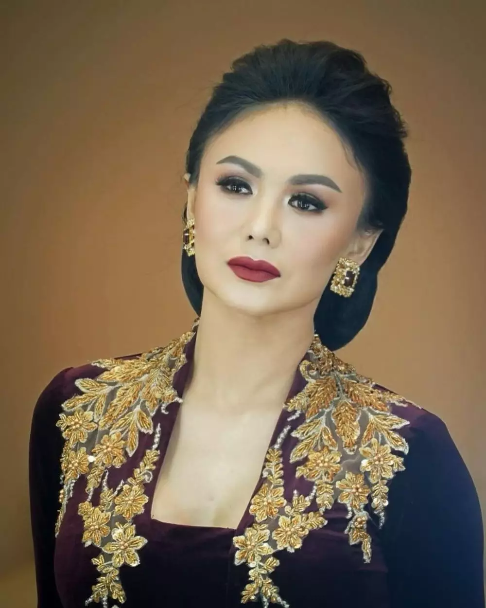 Yuni Shara kenakan kebaya klasik © Instagram Yuni Shara kenakan kebaya klasik © Instagram