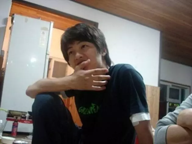 Potret lawas Song Joong-ki saat kuliah © berbagai sumber Potret lawas Song Joong-ki saat kuliah © berbagai sumber