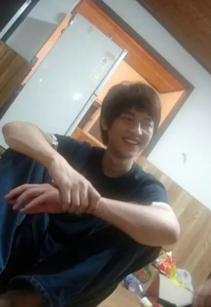 Potret lawas Song Joong-ki saat kuliah © berbagai sumber Potret lawas Song Joong-ki saat kuliah © berbagai sumber