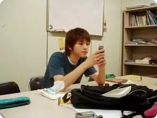 Potret lawas Song Joong-ki saat kuliah © berbagai sumber Potret lawas Song Joong-ki saat kuliah © berbagai sumber