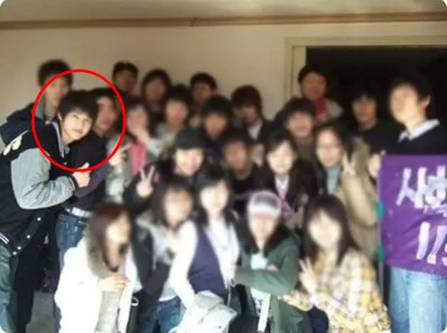 Potret lawas Song Joong-ki saat kuliah © berbagai sumber Potret lawas Song Joong-ki saat kuliah © berbagai sumber