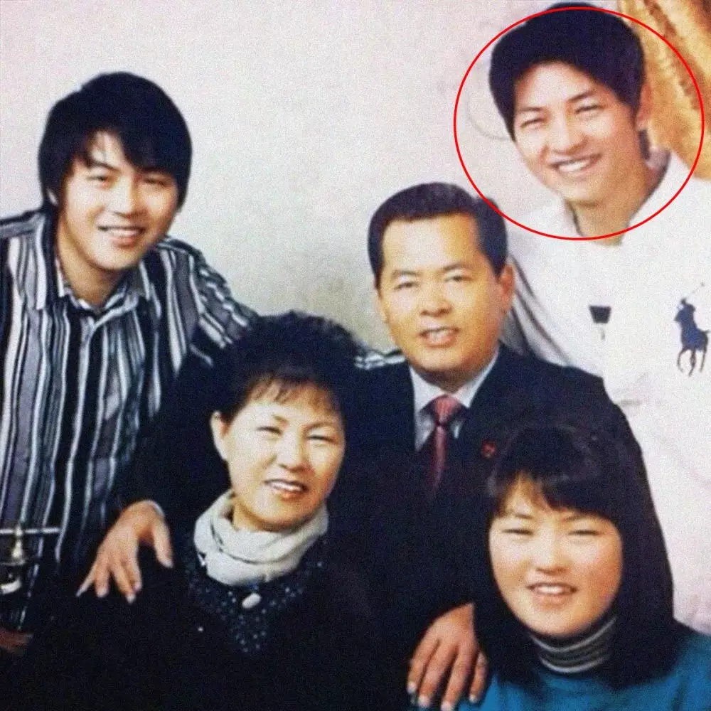 Potret lawas Song Joong-ki saat kuliah © berbagai sumber Potret lawas Song Joong-ki saat kuliah © berbagai sumber