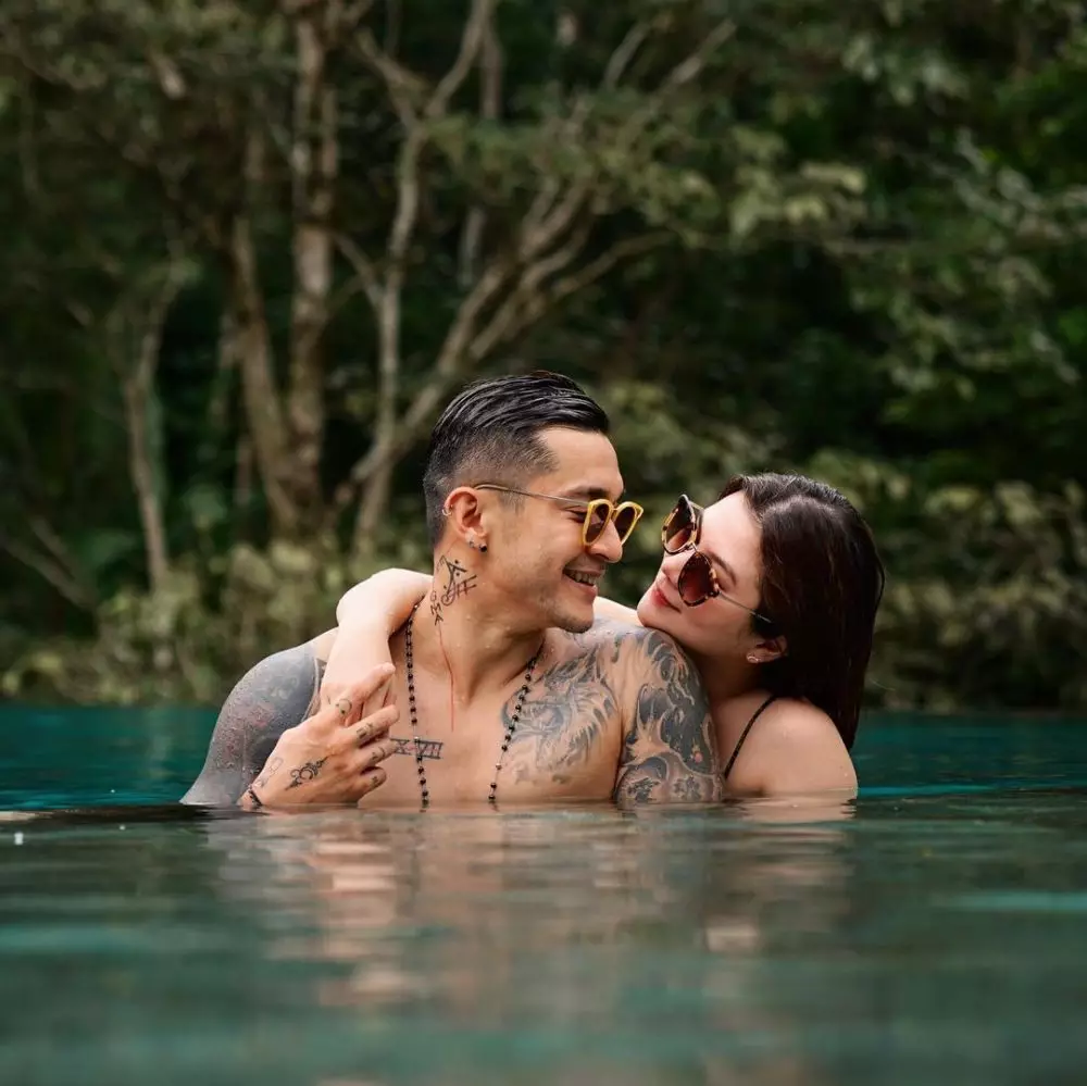 Potret Miller Khan dan kekasih © 2021 brilio.net Potret Miller Khan dan kekasih © 2021 brilio.net