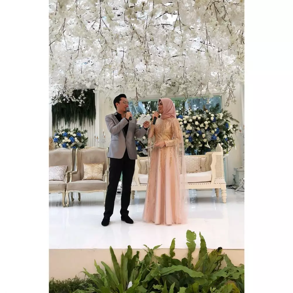 beda gaya seleb jadi mc nikah © berbagai sumber