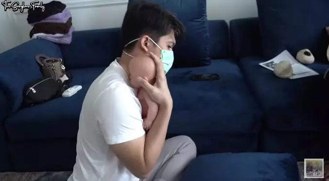 Zaskia Sungkar & Irwansyah belajar rawat bayi © 2021 brilio.net