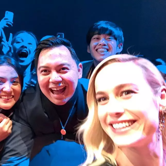 Seleb foto bareng artis Hollywood © 2021 brilio.net Seleb foto bareng artis Hollywood © 2021 brilio.net