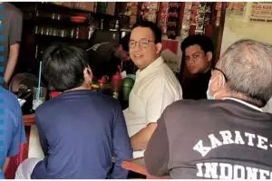 Cerita lucu Anies Baswedan tak dikenali warga saat makan di warkop