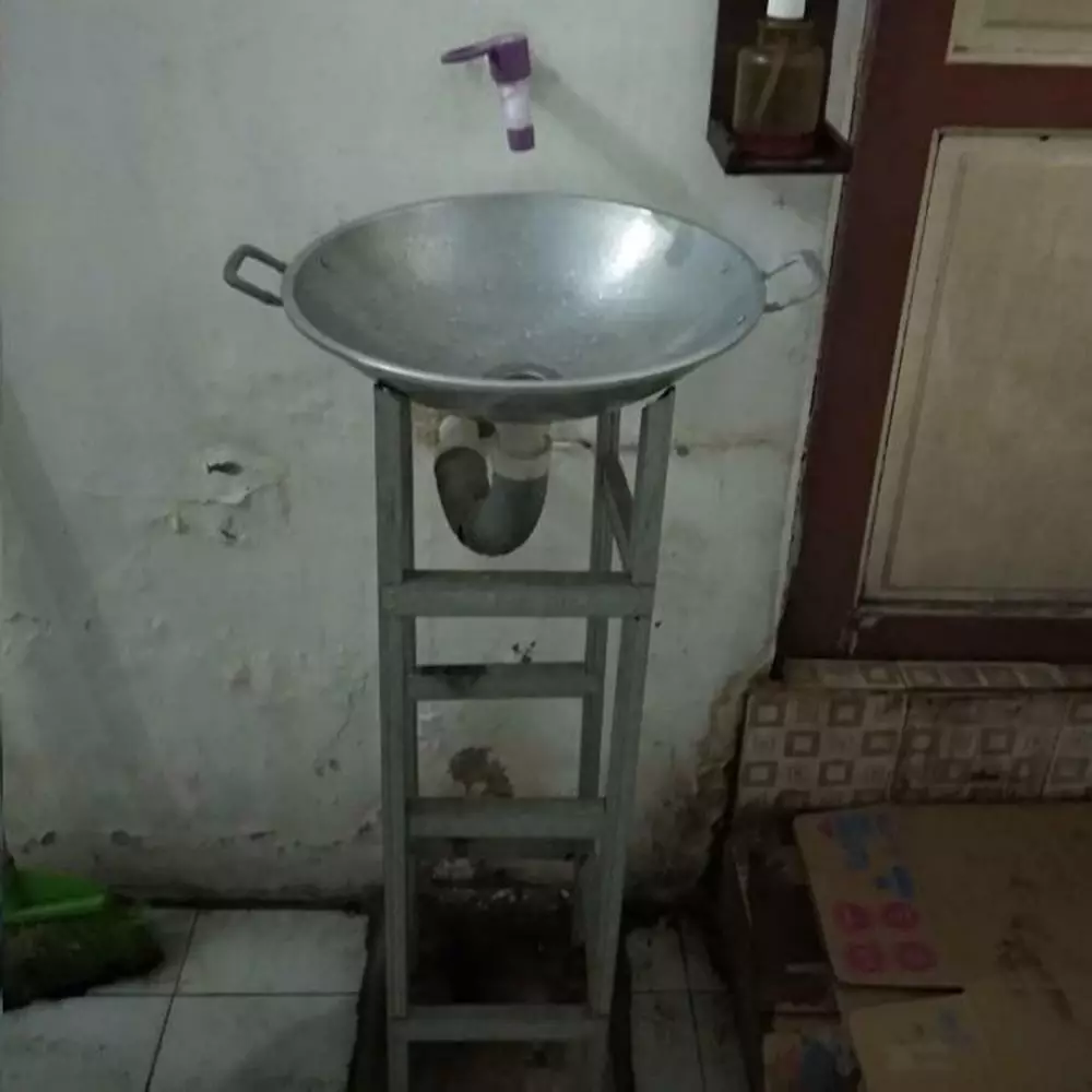 wastafel absurd © Berbagai Sumber 