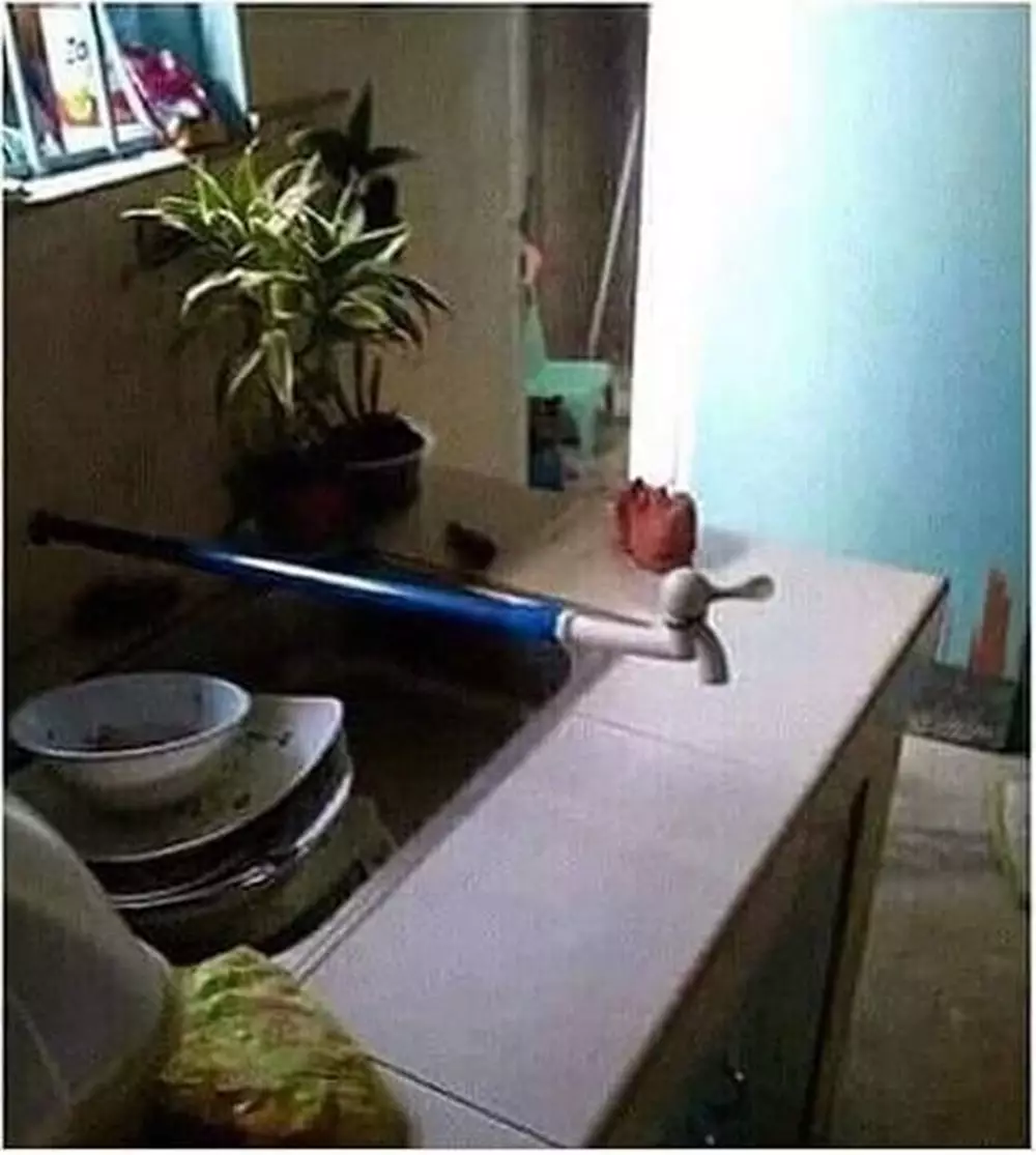 wastafel absurd © Berbagai Sumber 