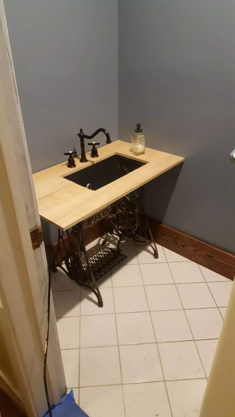 wastafel absurd © Berbagai Sumber 