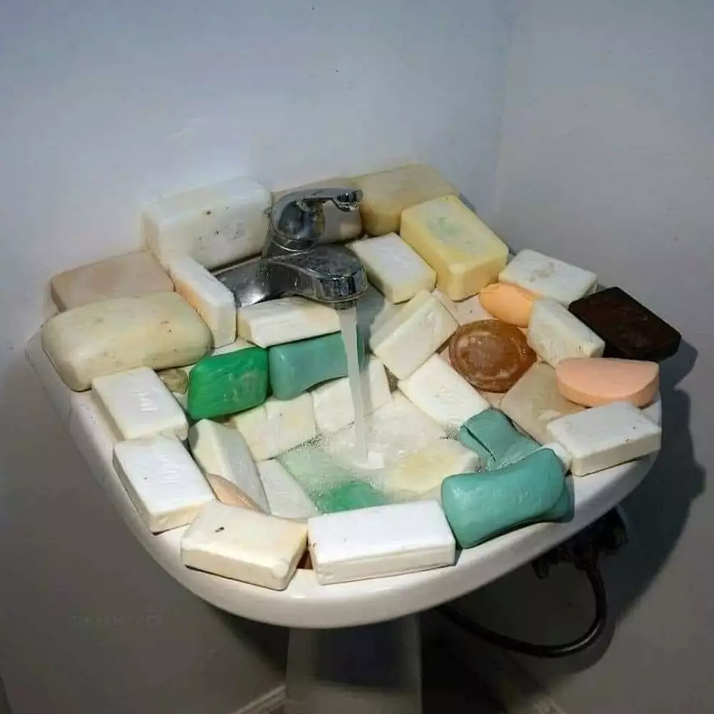 wastafel absurd © Berbagai Sumber 