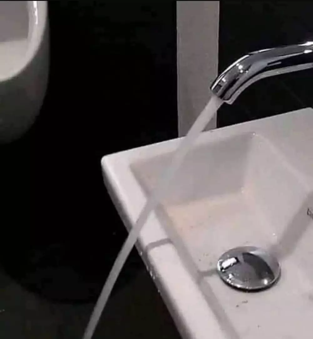 wastafel absurd © Berbagai Sumber 