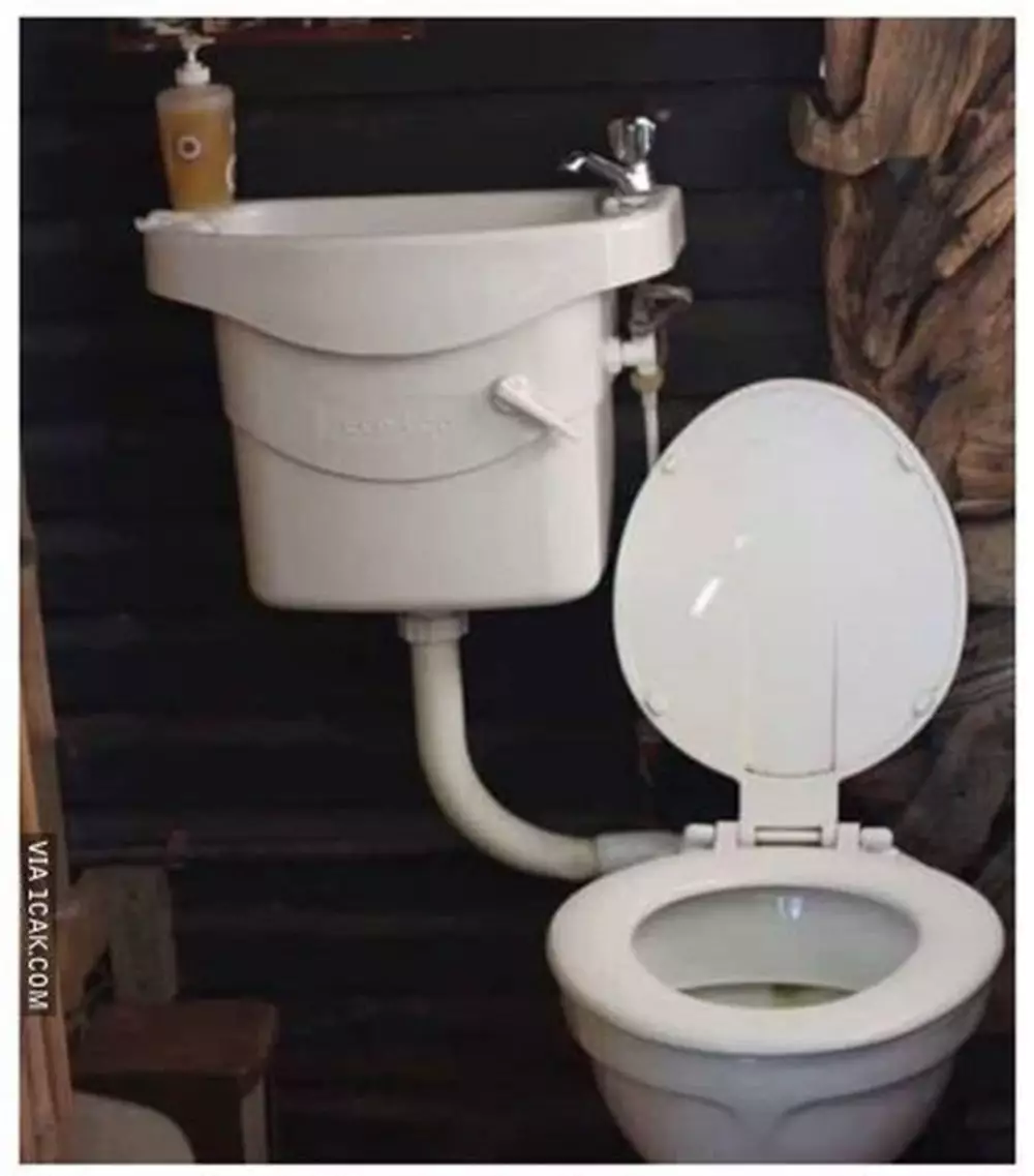 wastafel absurd © Berbagai Sumber 