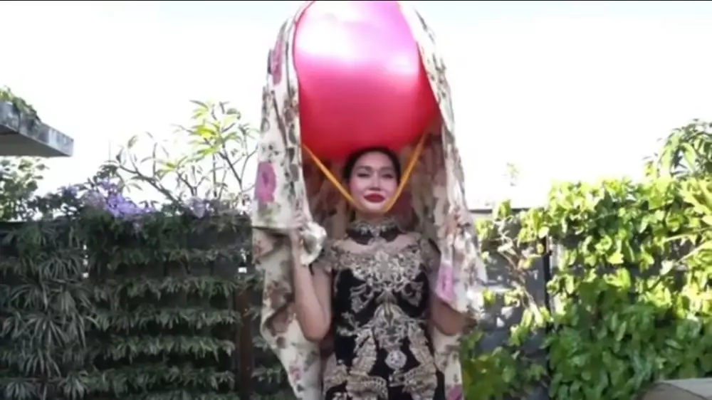 Potret terbaru Lucinta Luna setelah turunkan berat badan © 2021 brilio.net Potret terbaru Lucinta Luna setelah turunkan berat badan © 2021 brilio.net