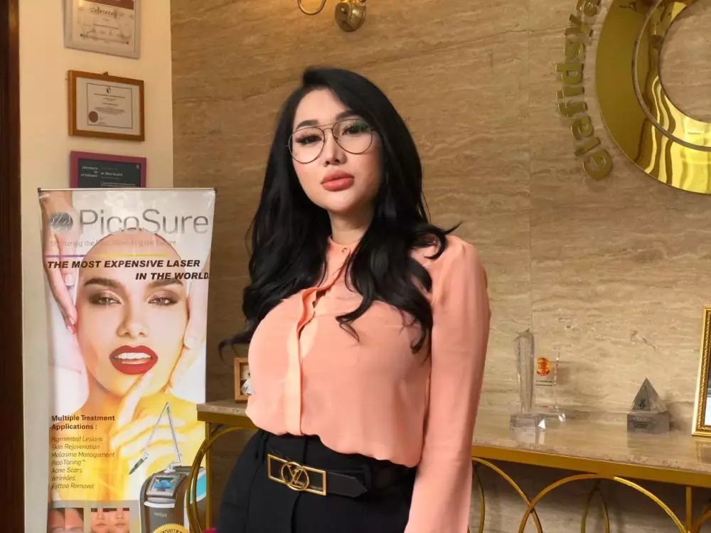 Potret terbaru Lucinta Luna setelah turunkan berat badan © 2021 brilio.net Potret terbaru Lucinta Luna setelah turunkan berat badan © 2021 brilio.net