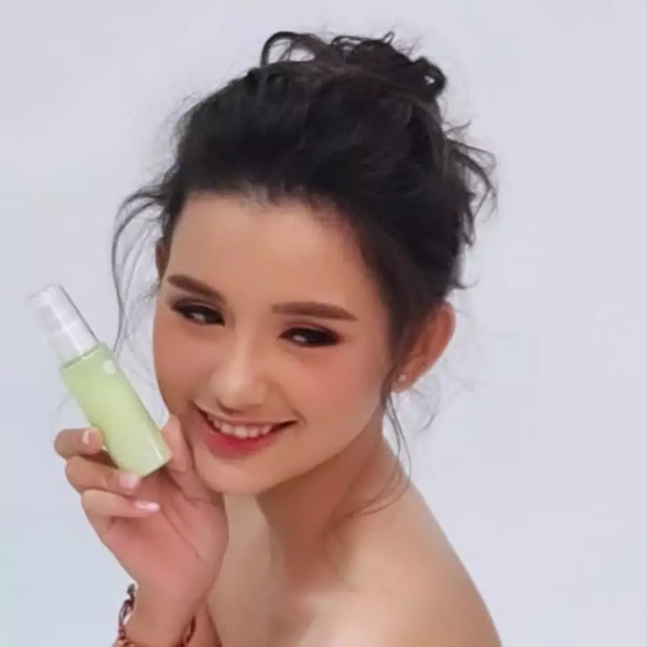 pesona Sarah Menzel iklan kosmetik © 2021 brilio.net pesona Sarah Menzel iklan kosmetik © 2021 brilio.net