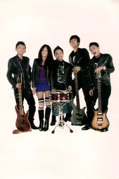 Glenca Chysara jadi anak band © 2021 brilio.net Facebook